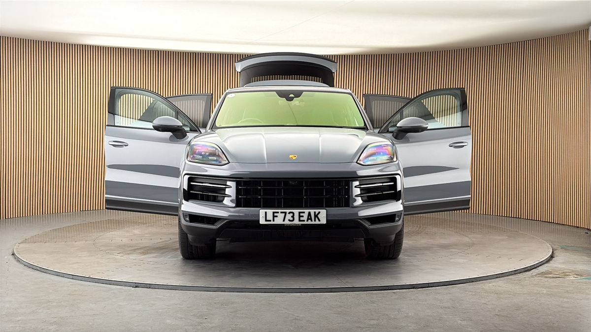 More views of Porsche Cayenne