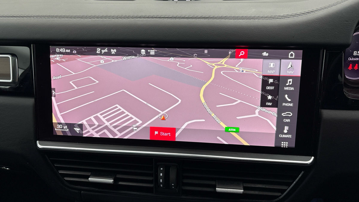 Porsche Cayenne Image 17