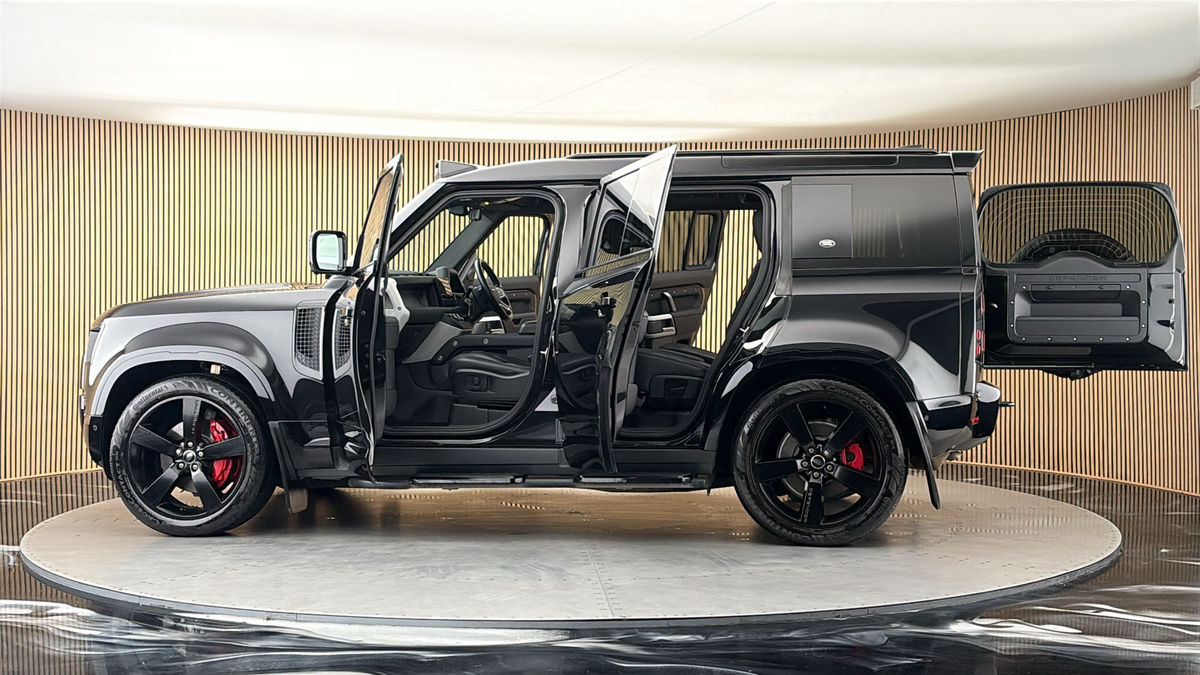More views of Land Rover Defender 110