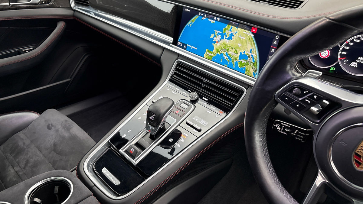 Porsche Panamera Image 18