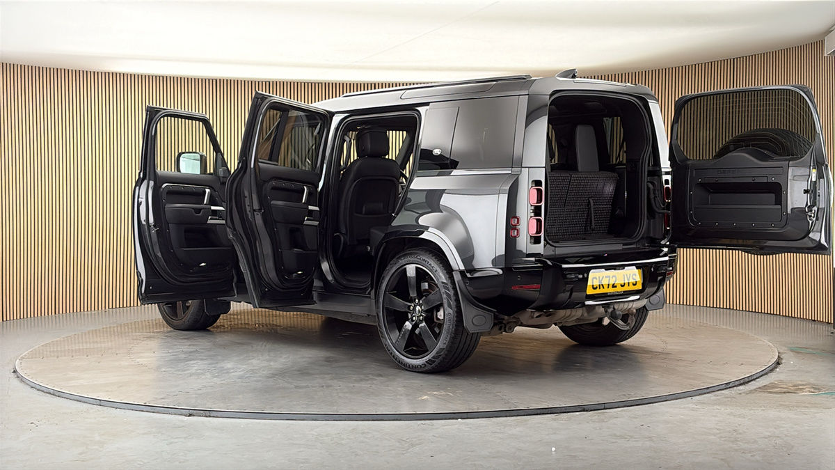 More views of Land Rover Defender 110
