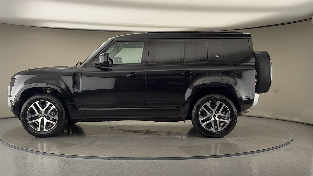 Land Rover Defender 110 Image 15