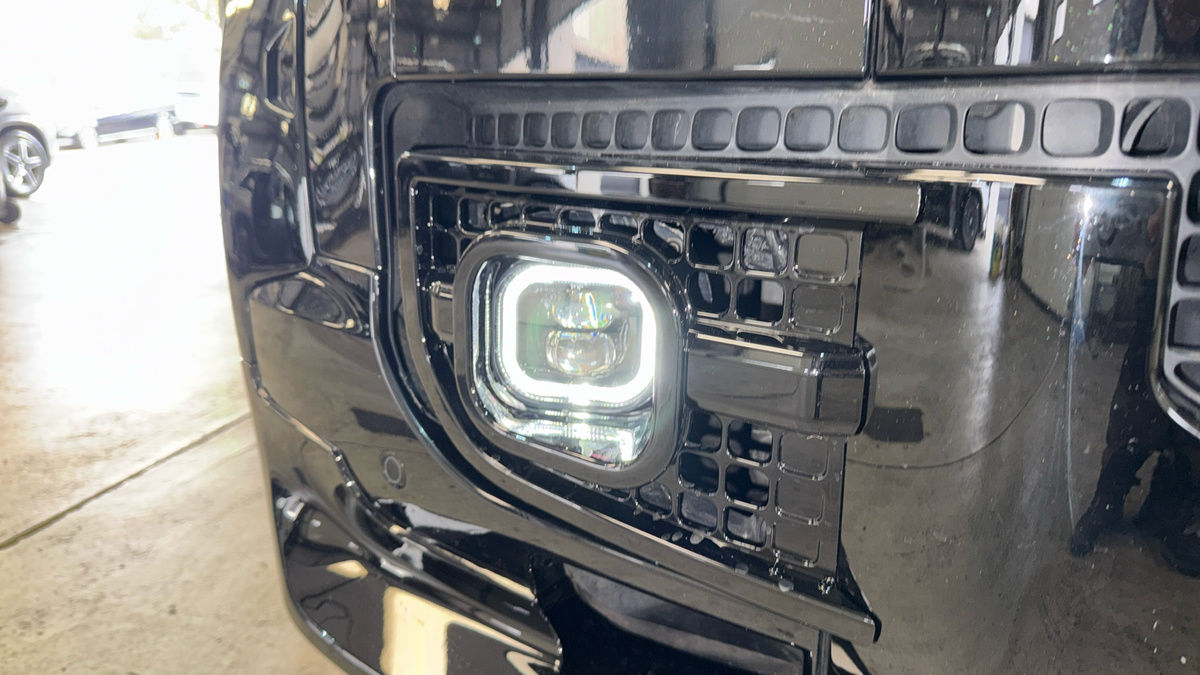 Land Rover Defender 110 Urban Image 24