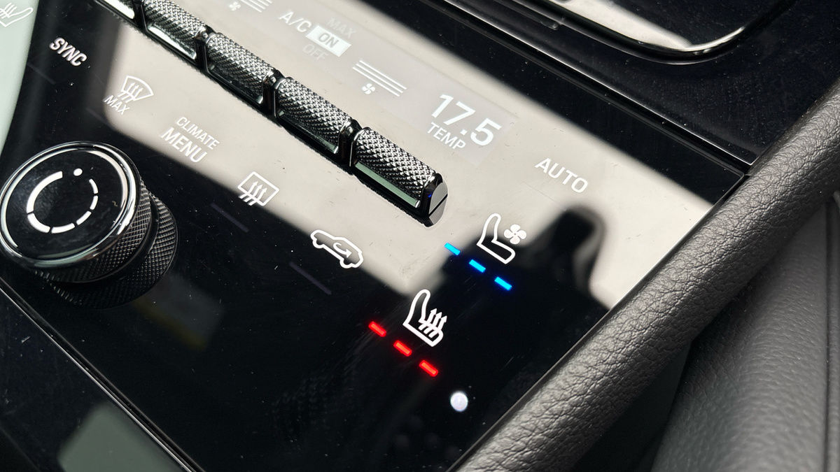 Porsche Cayenne Image 30