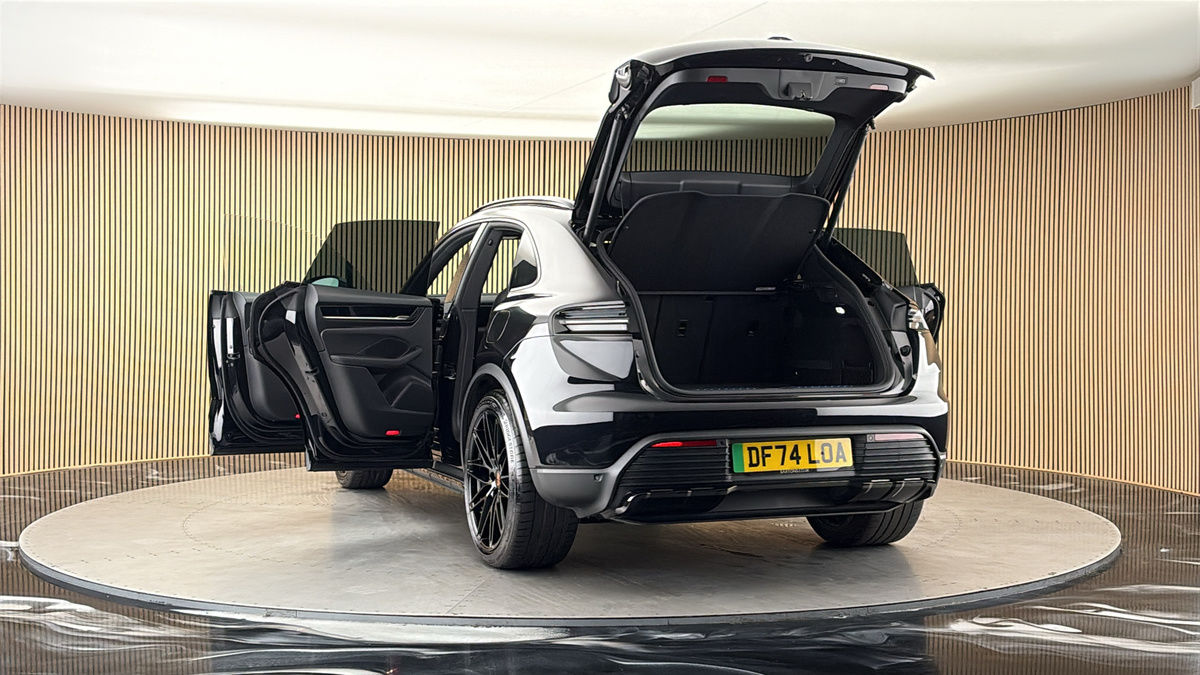 More views of Porsche Macan