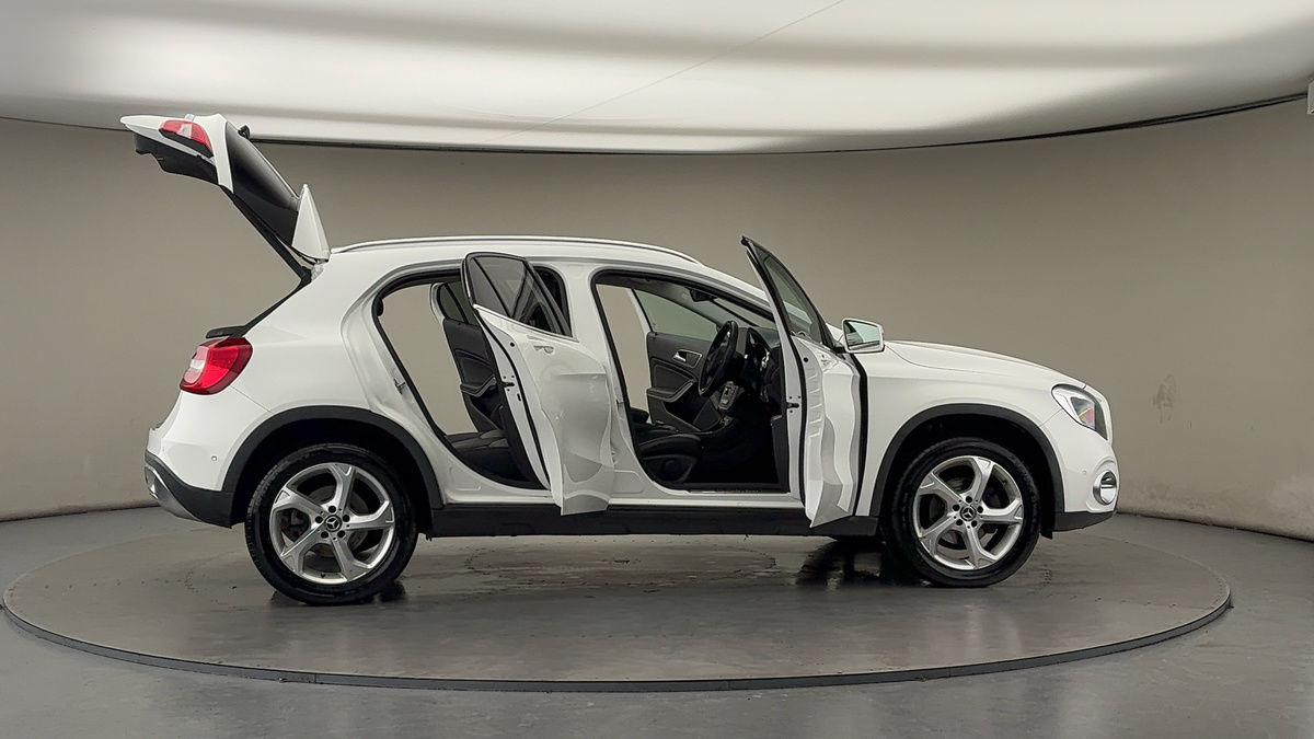 More views of Mercedes-Benz GLA