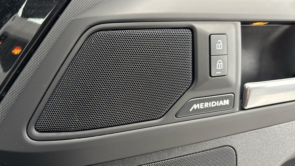 Land Rover Defender 90 Image 8