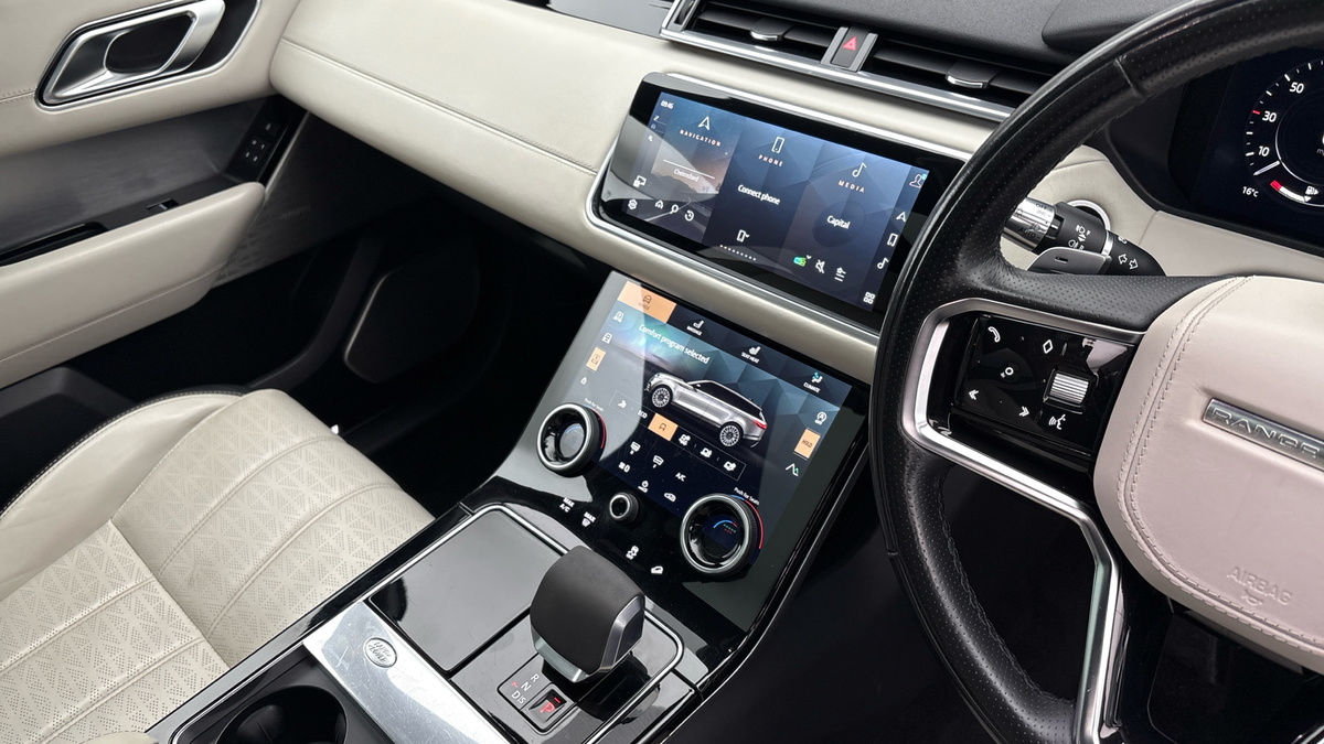 Land Rover Range Rover Velar Image 18