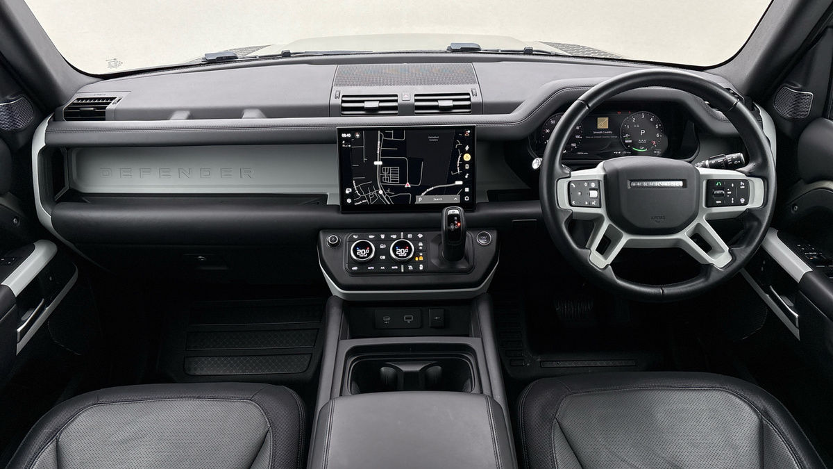 Land Rover Defender 110 Image 12