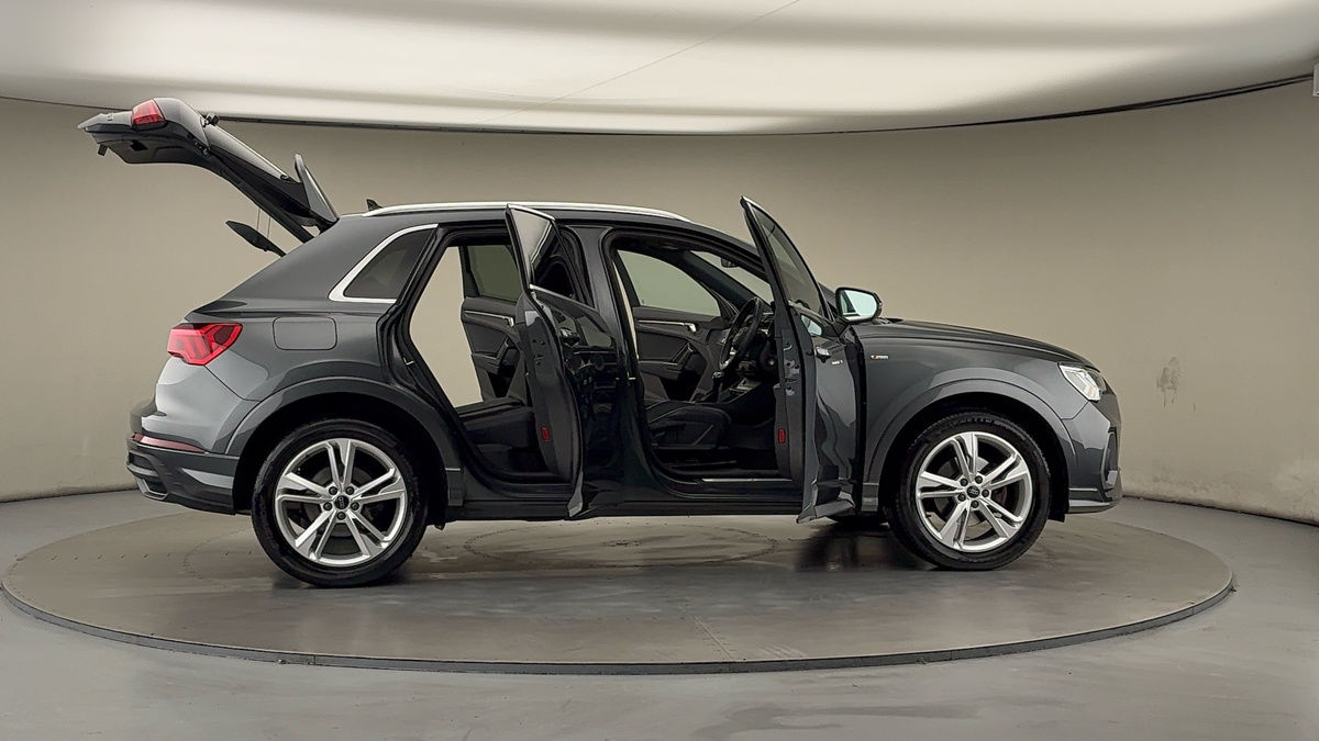 More views of Audi Q3