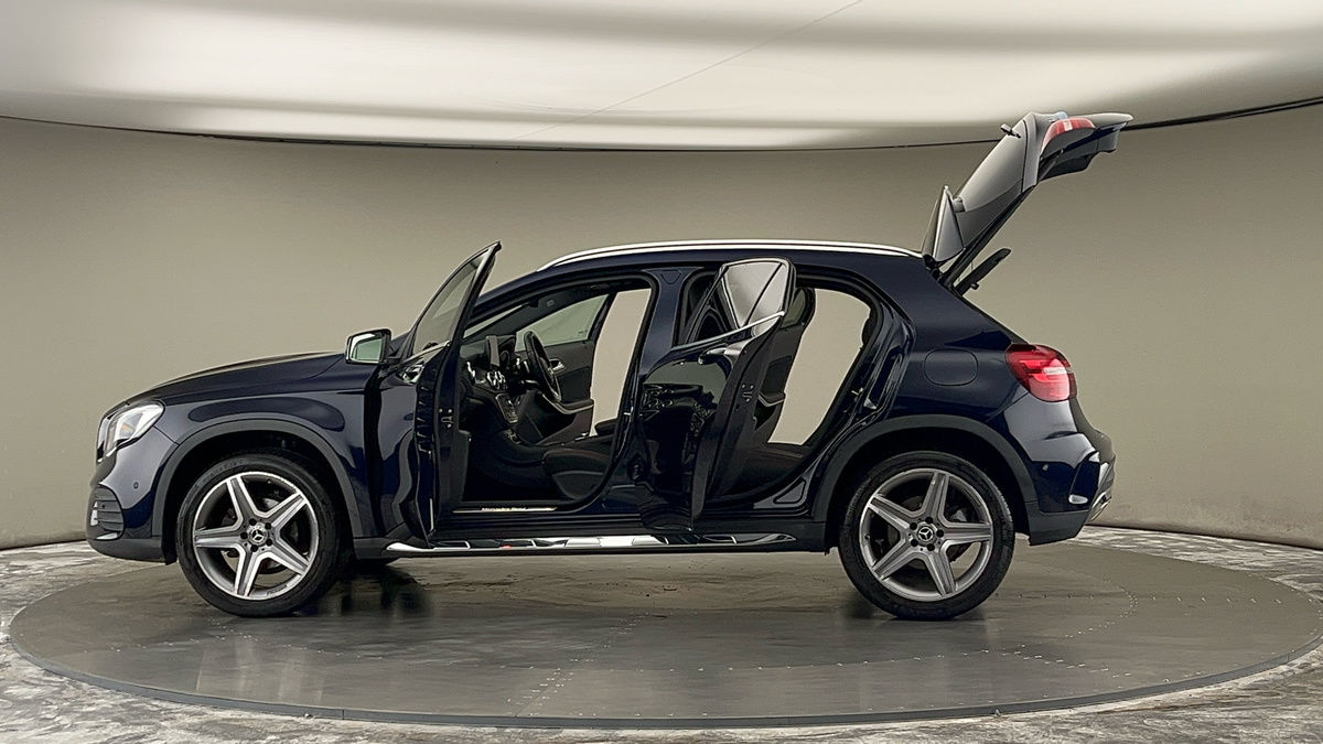 More views of Mercedes-Benz GLA