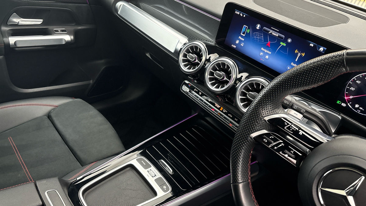 Mercedes-Benz GLB Image 18