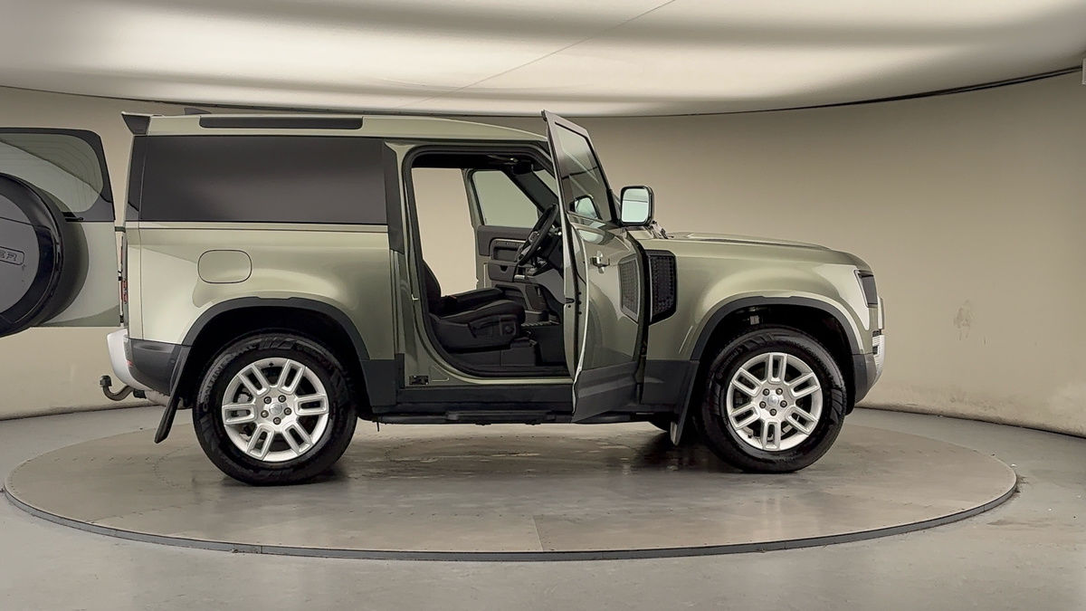 More views of Land Rover Defender 90