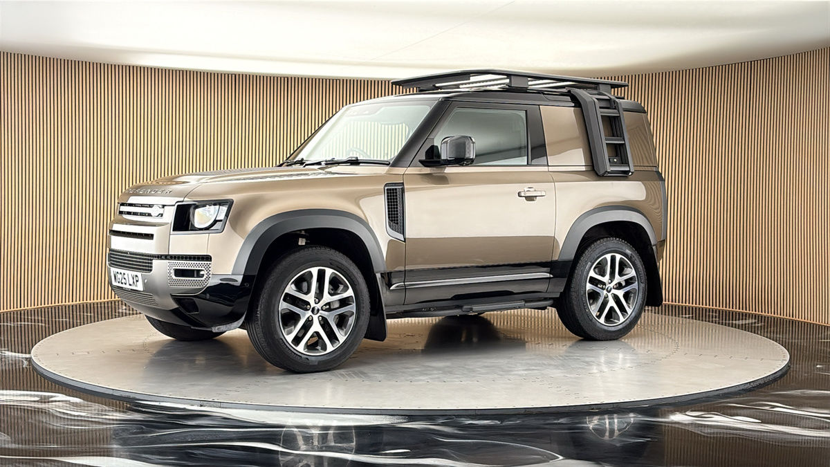 More views of Land Rover Defender 90