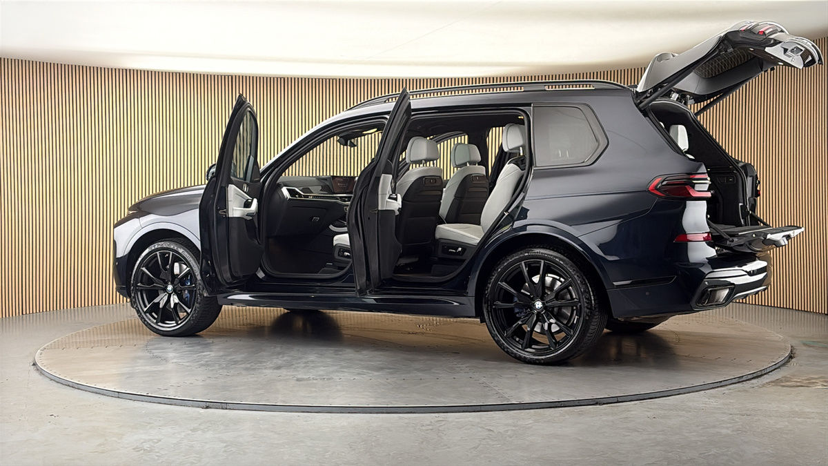 More views of BMW X7