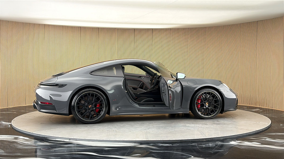 More views of Porsche 911