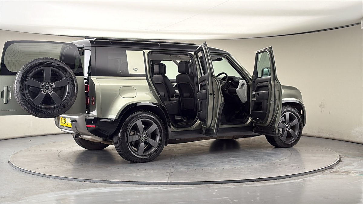 More views of Land Rover Defender 110