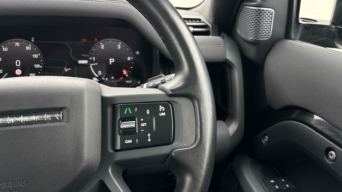 Land Rover Defender 110 Urban Image 27