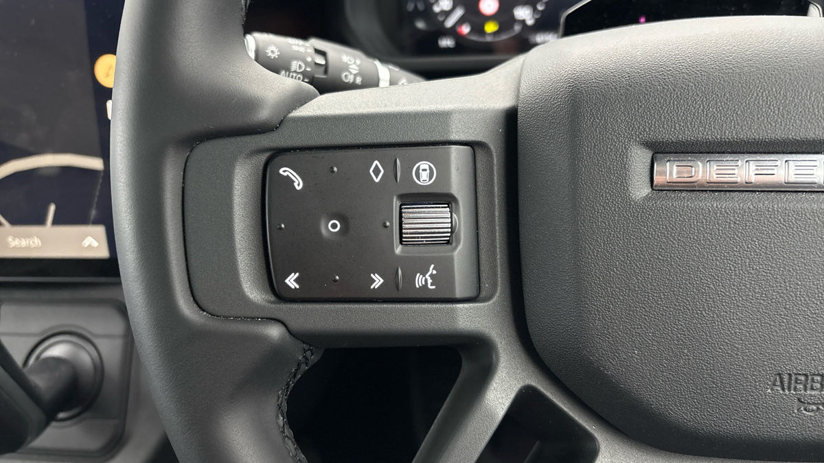 Land Rover Defender 90 Image 13