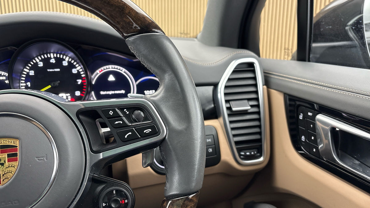 Porsche Cayenne Image 14