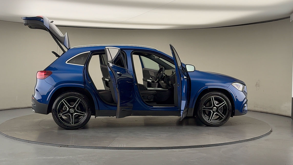 More views of Mercedes-Benz GLA