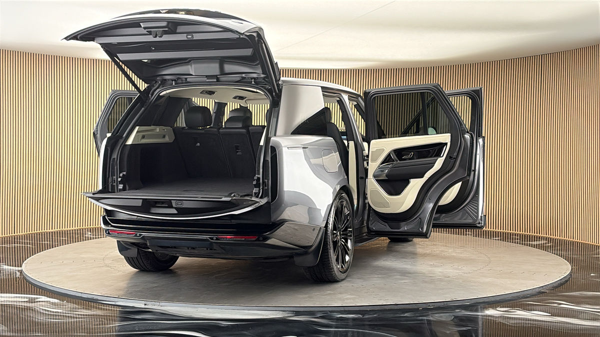 More views of Land Rover Range Rover