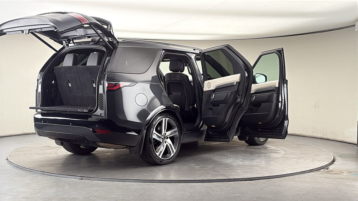 More views of Land Rover Discovery