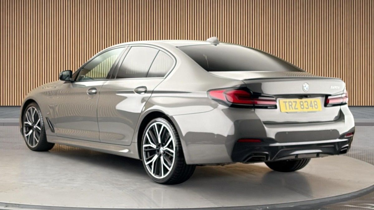 BMW 5 Series Image 2