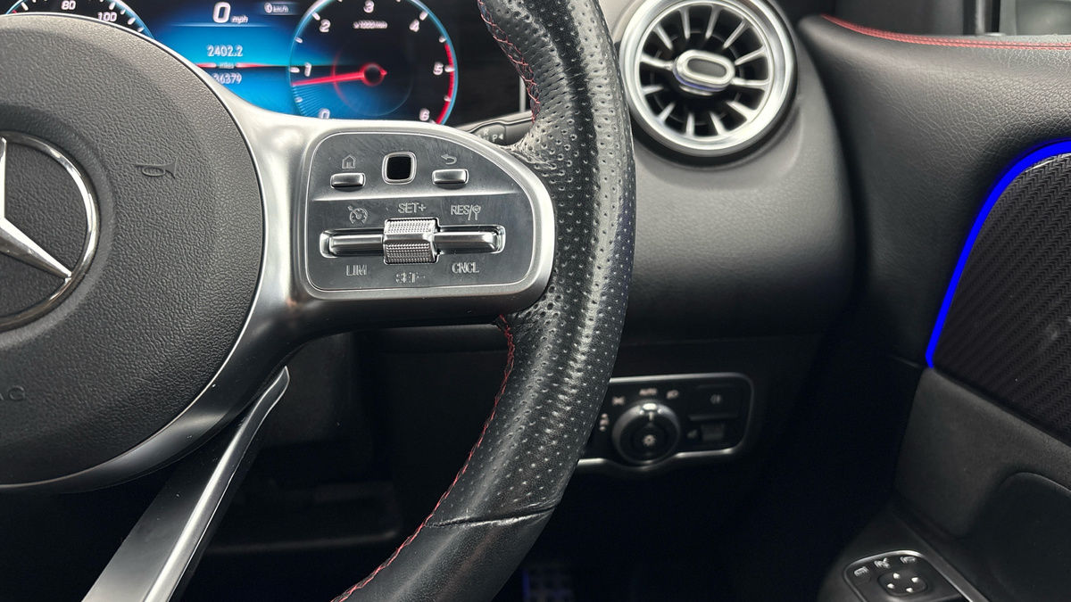 Mercedes-Benz GLB Image 14