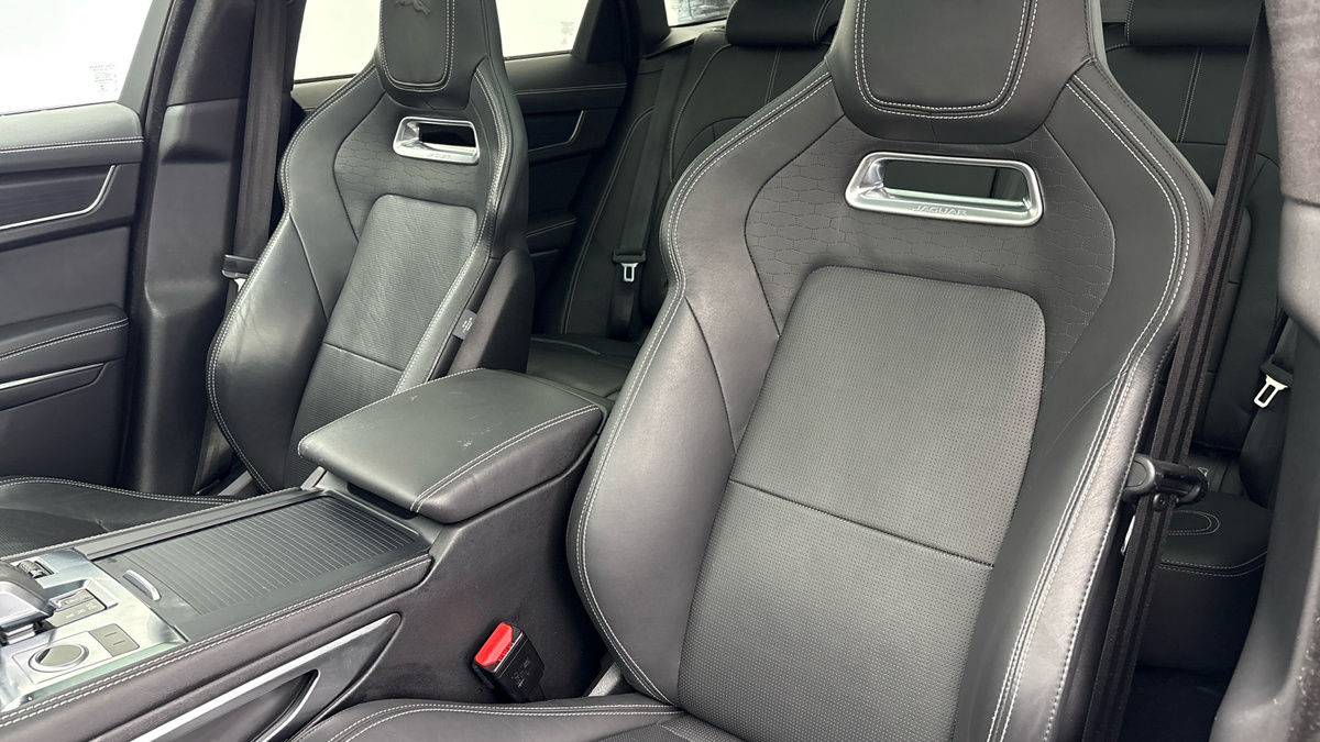 Jaguar F-PACE Image 7