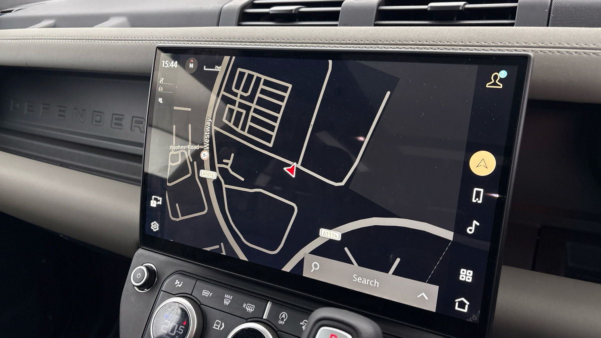 Land Rover Defender 90 Image 17