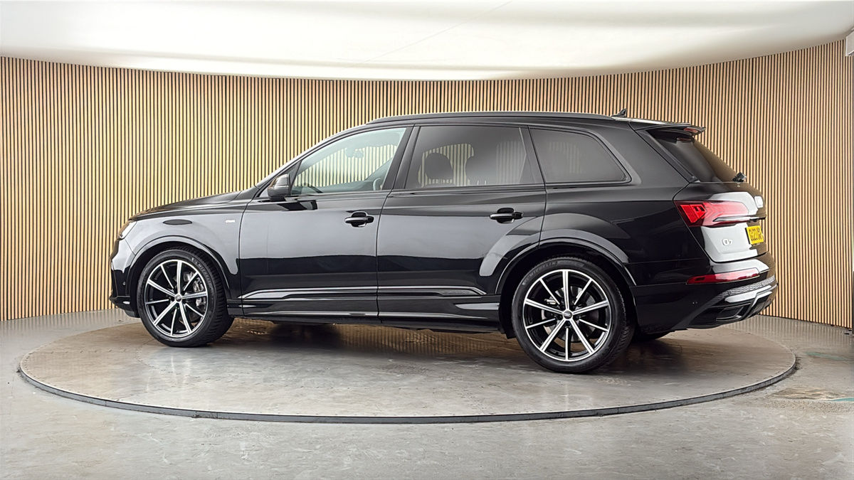 More views of Audi Q7