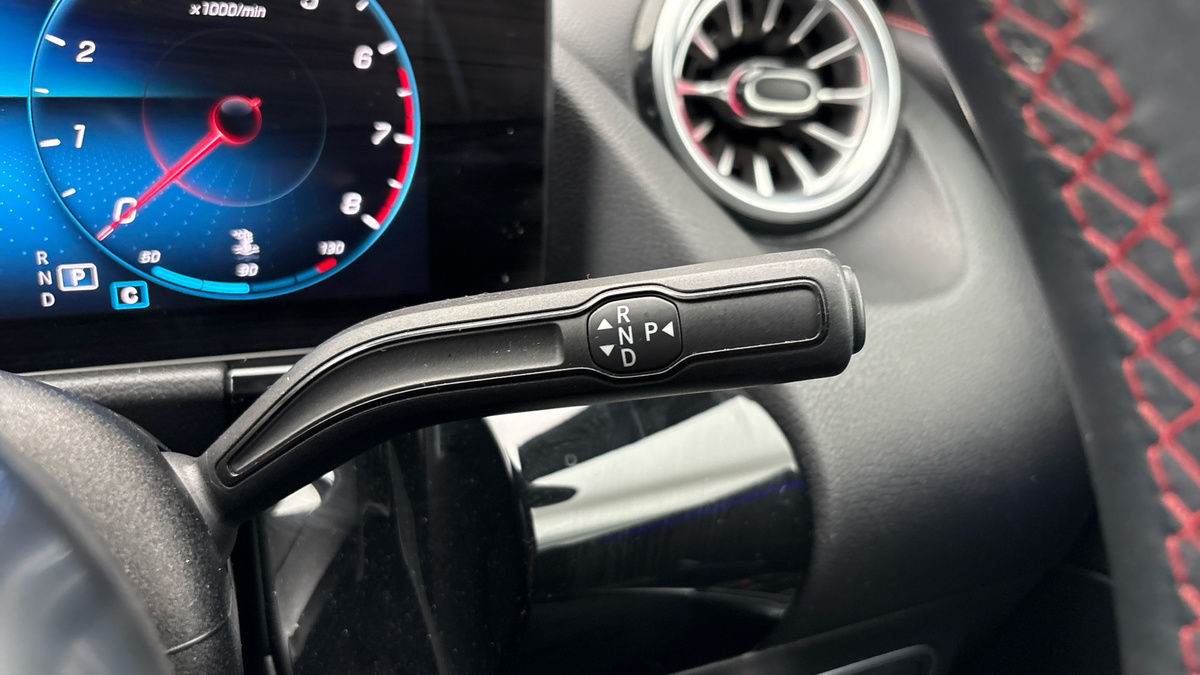Mercedes-Benz GLA Image 25