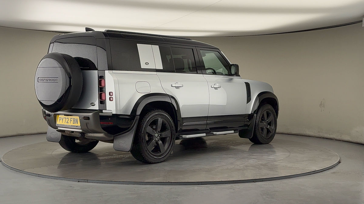 Land Rover Defender 110 Image 21