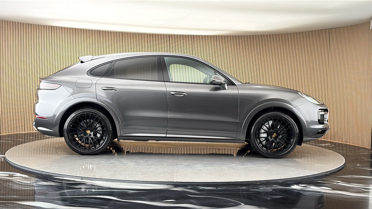 Porsche Cayenne Image 16