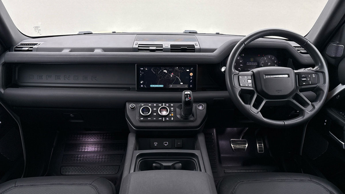 Land Rover Defender 110 Image 12