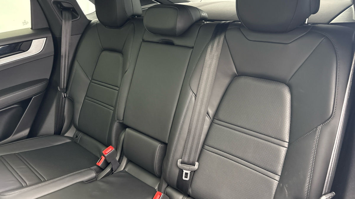 Porsche Cayenne Image 8