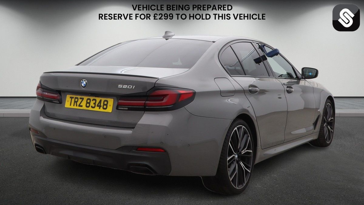 BMW 5 Series Image 4