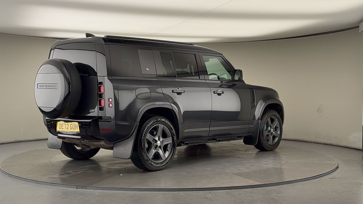 Land Rover Defender 110 Image 21