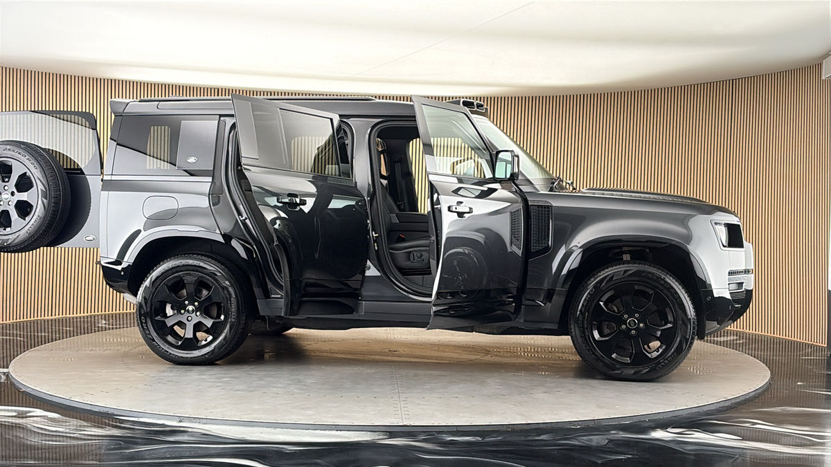 More views of Land Rover Defender 110