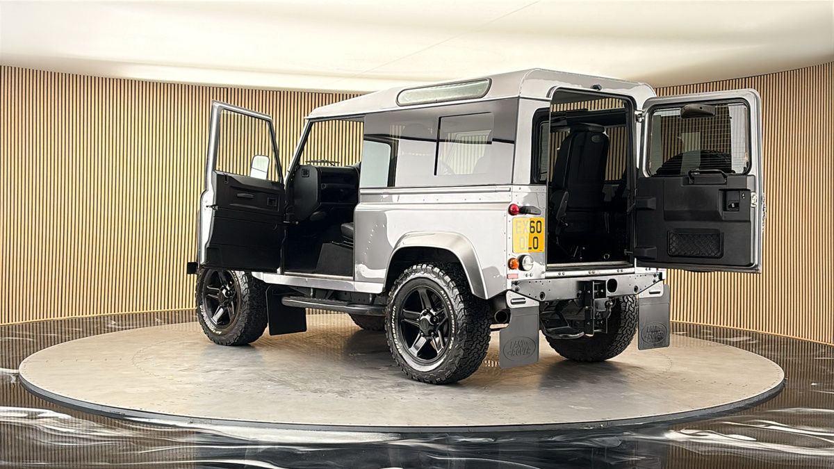 More views of Land Rover Defender 90