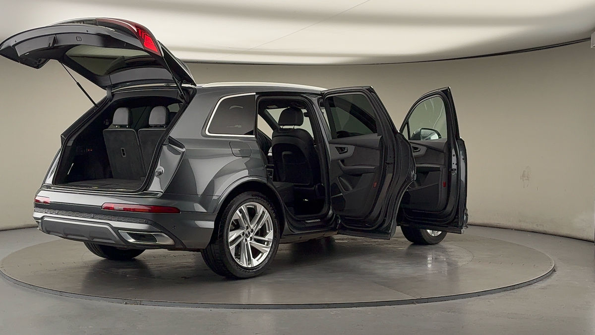 More views of Audi Q7