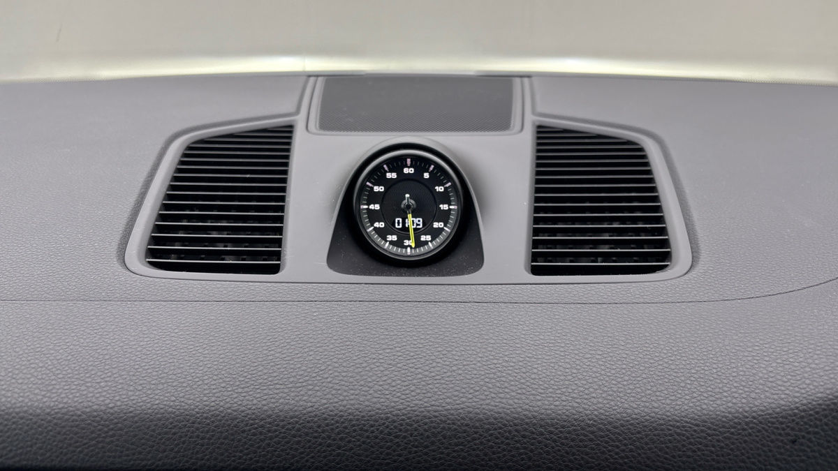 Porsche Cayenne Image 25