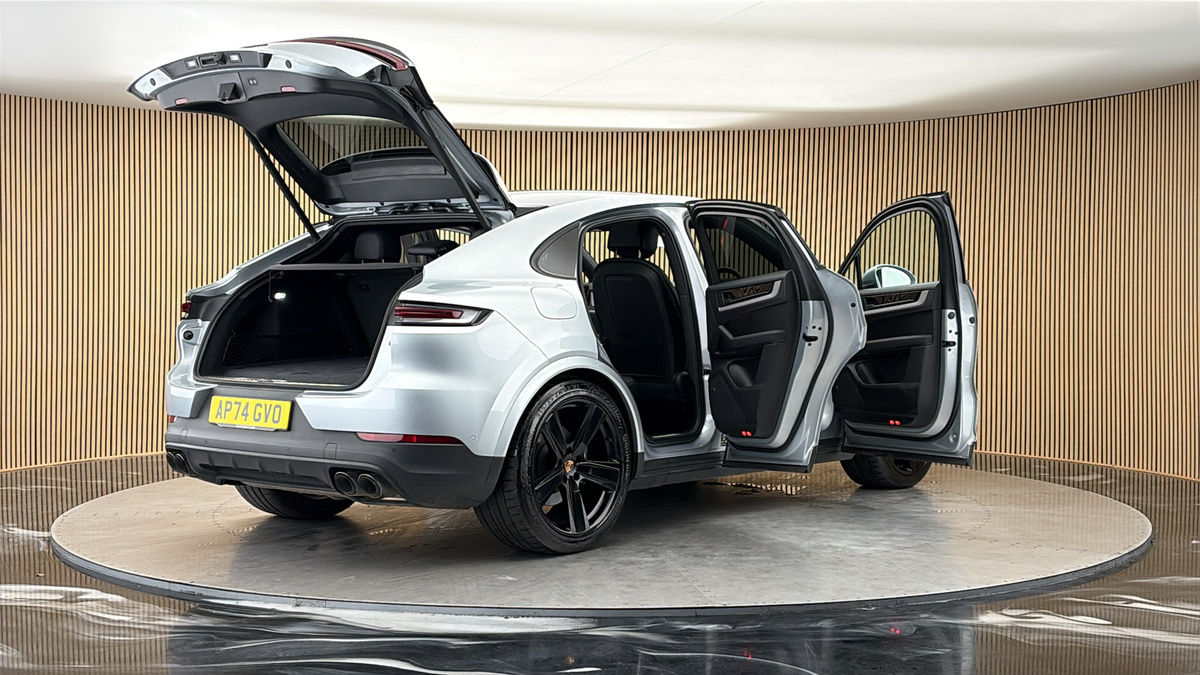 More views of Porsche Cayenne