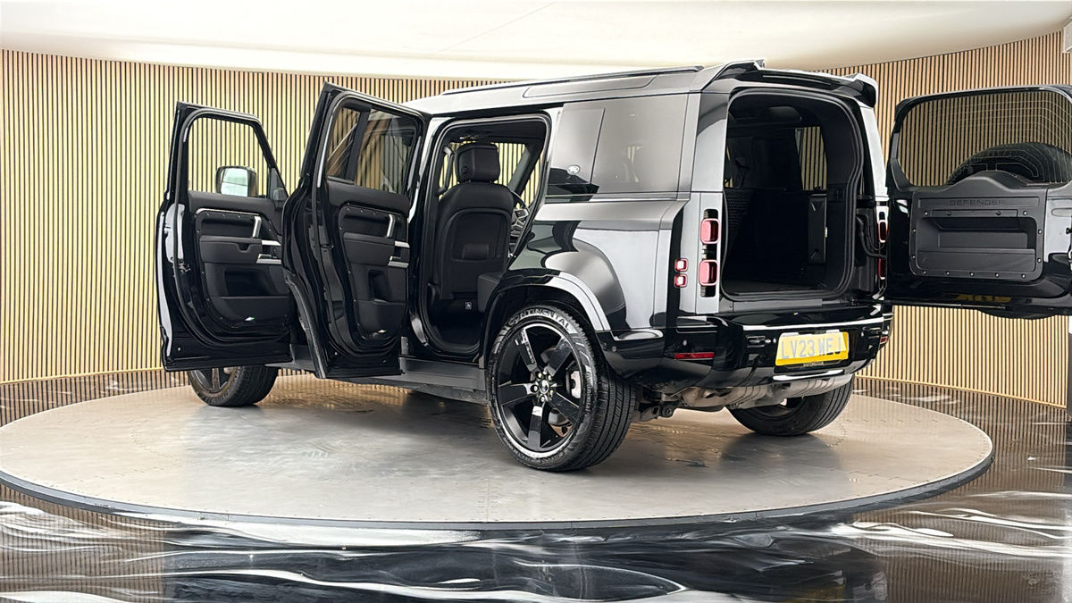 More views of Land Rover Defender 110