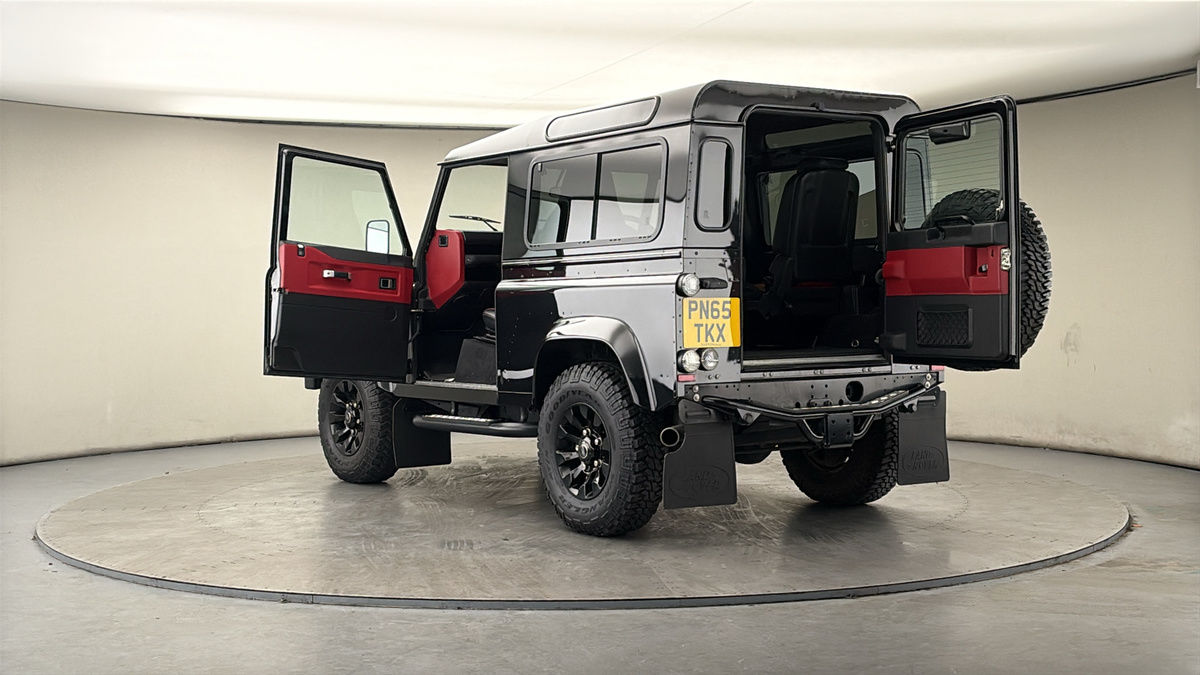 Land Rover Defender 90 Image 23