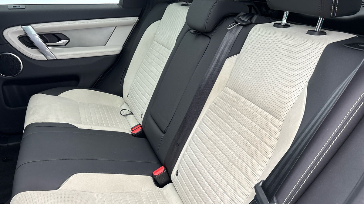 Land Rover Discovery Sport Image 8