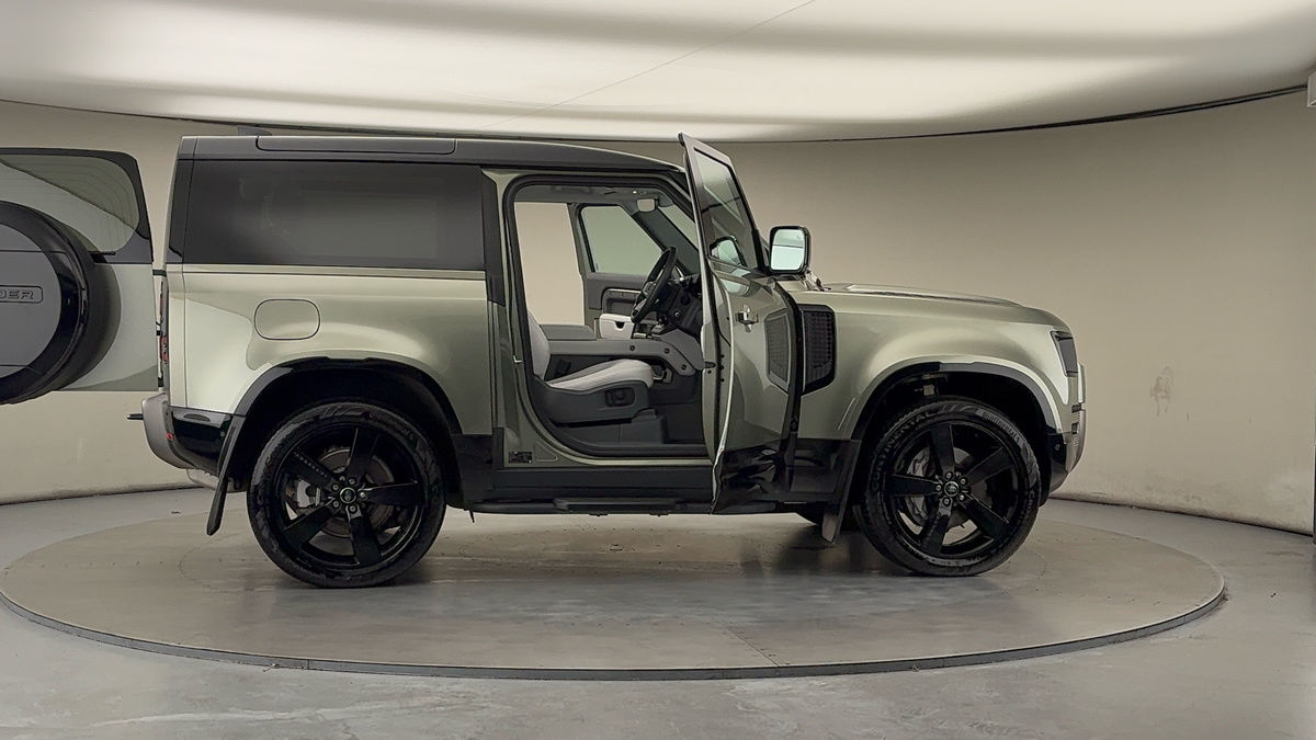 More views of Land Rover Defender 90