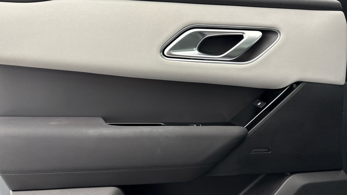 Land Rover Range Rover Velar Image 19