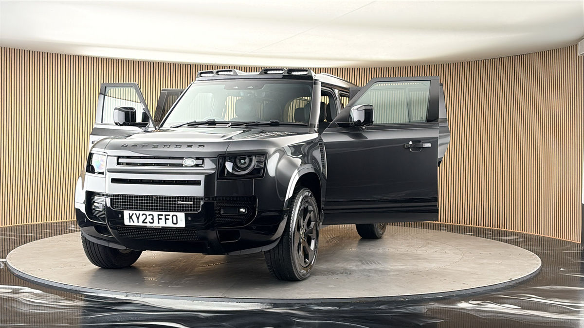 More views of Land Rover Defender 110